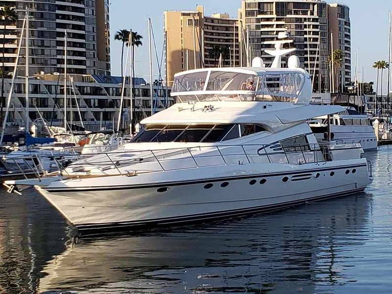 Three's Company yacht - Forward Profile
