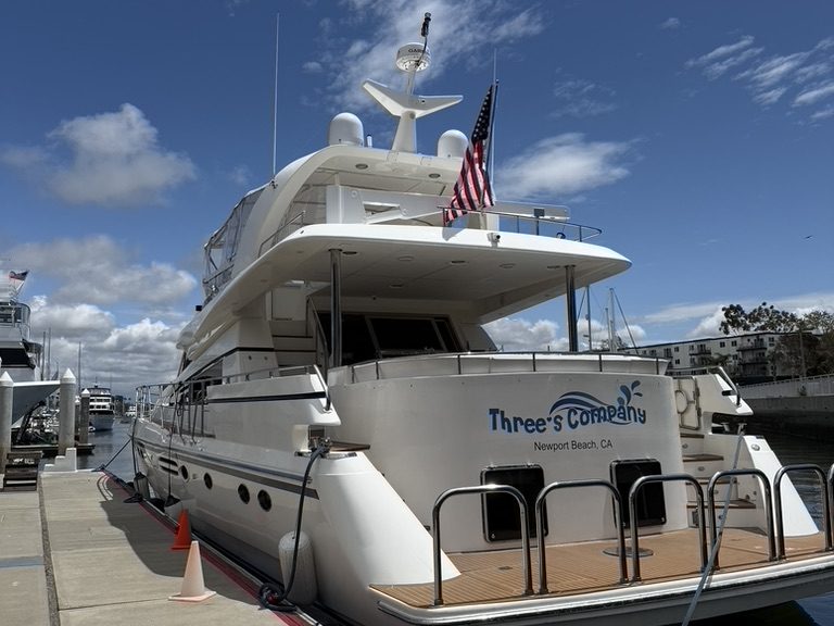 Three's Company yacht - Dockside Boarding