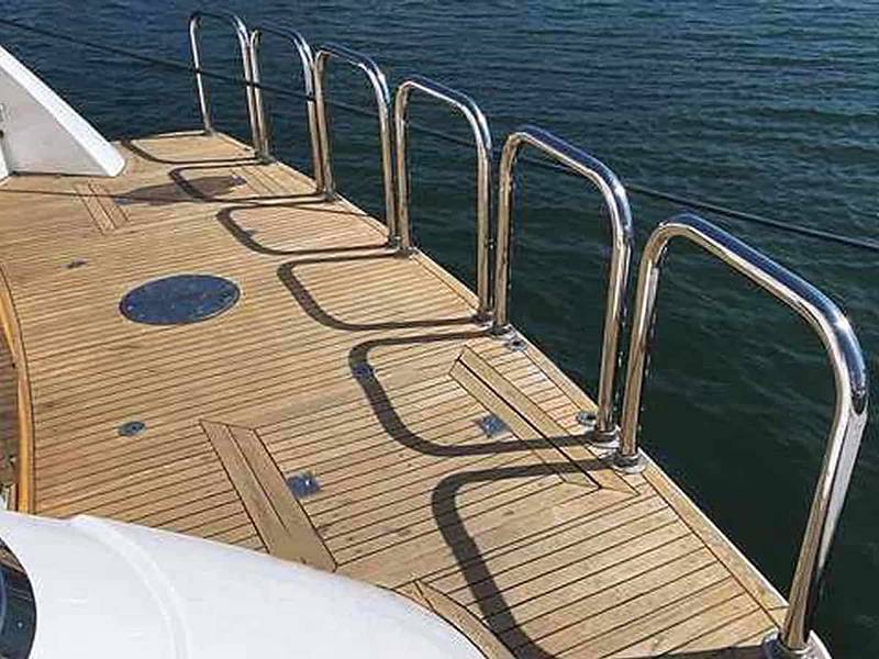 Three's Company yacht - Swim Platform