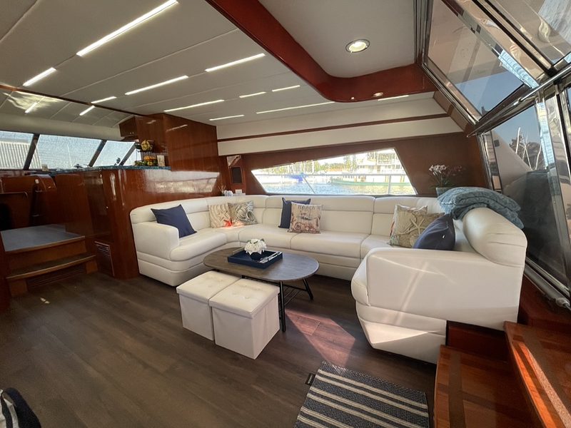 Three's Company yacht - Saloon Wide View