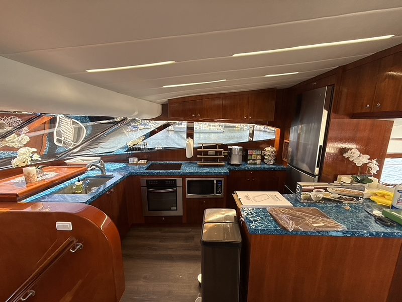 Three's Company yacht - Family Galley