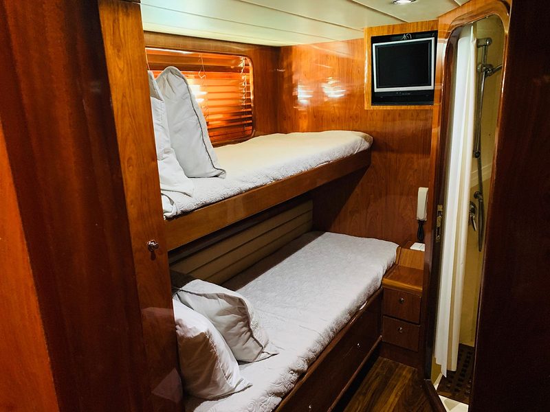 Three's Company yacht - Crew or Kids Bunk